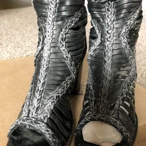 Freebird bela sandals